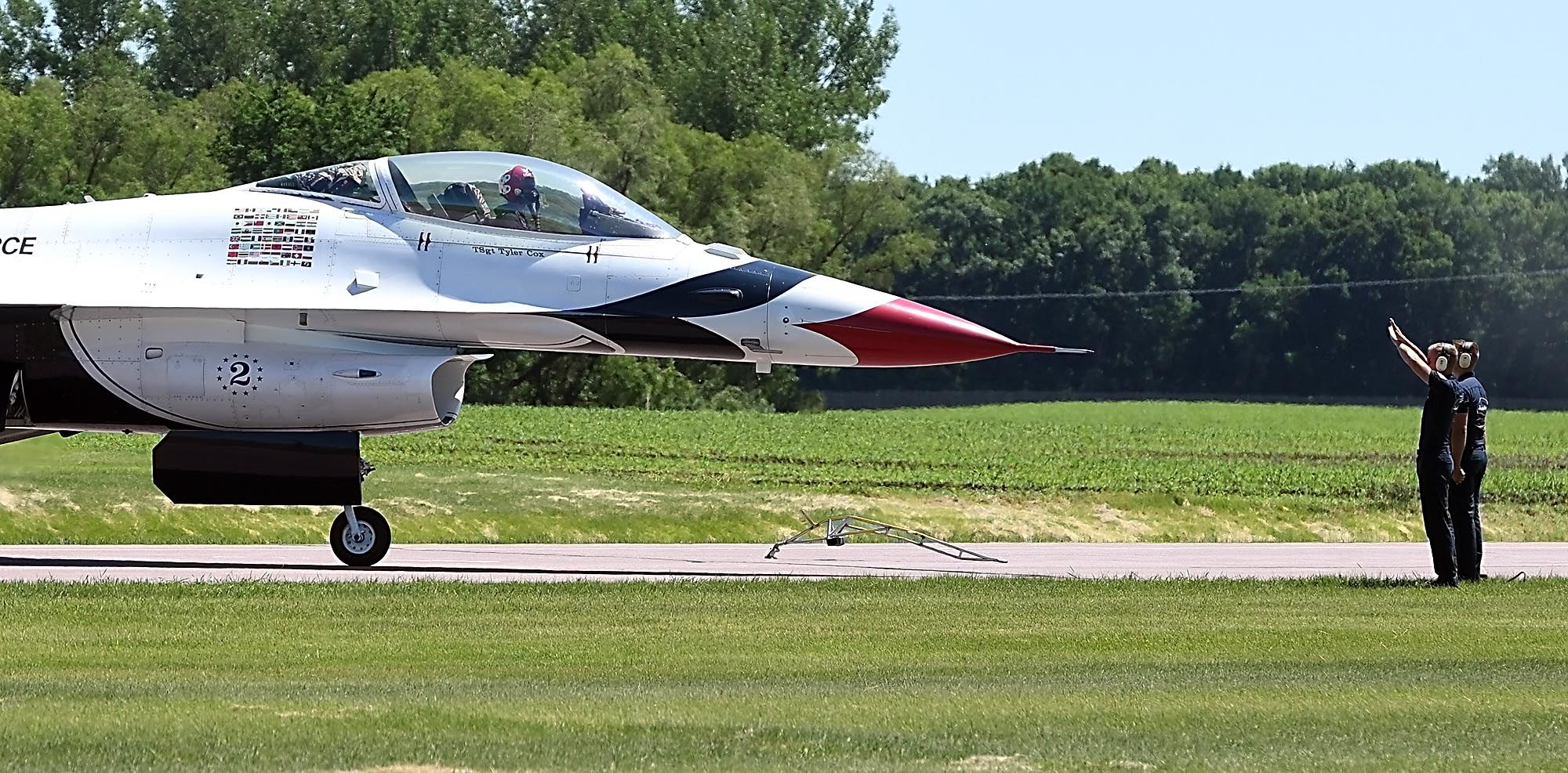 Thunderbirds arrive 6